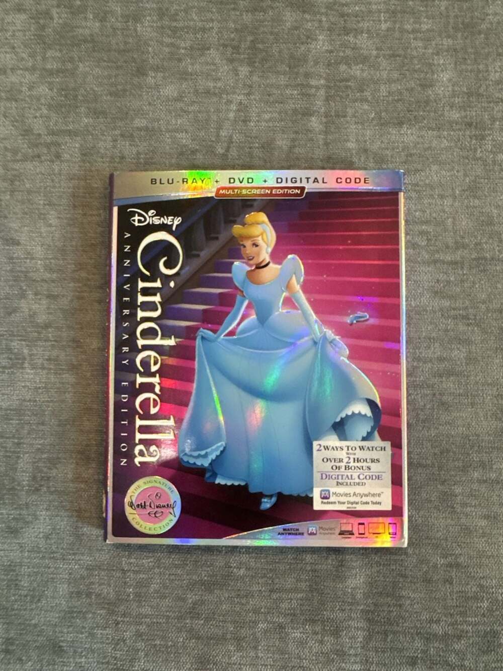 Cinderella: The Walt Disney Signature Collection (Blu-ray + DVD + Digital Code)